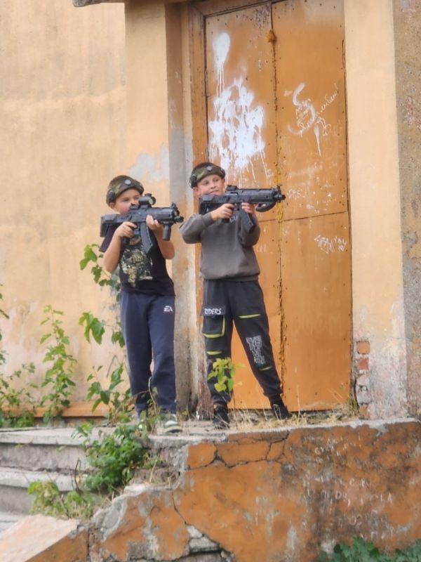 Ребята из села Азовское отметили День воссоединения России с ДНР, ЛНР, Запорожской и Херсонской областями увлекательной игрой в Лазертаг Ребята из села Азовское отметили День воссоединения России с ДНР, ЛНР, Запорожской и Херсонской областями увлекательной игрой в Лазертаг