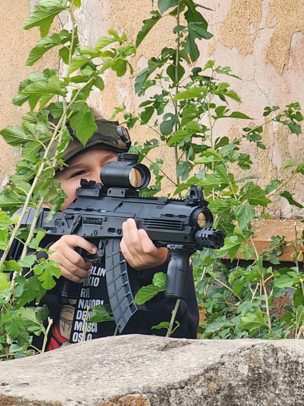 Ребята из села Азовское отметили День воссоединения России с ДНР, ЛНР, Запорожской и Херсонской областями увлекательной игрой в Лазертаг Ребята из села Азовское отметили День воссоединения России с ДНР, ЛНР, Запорожской и Херсонской областями увлекательной игрой в Лазертаг