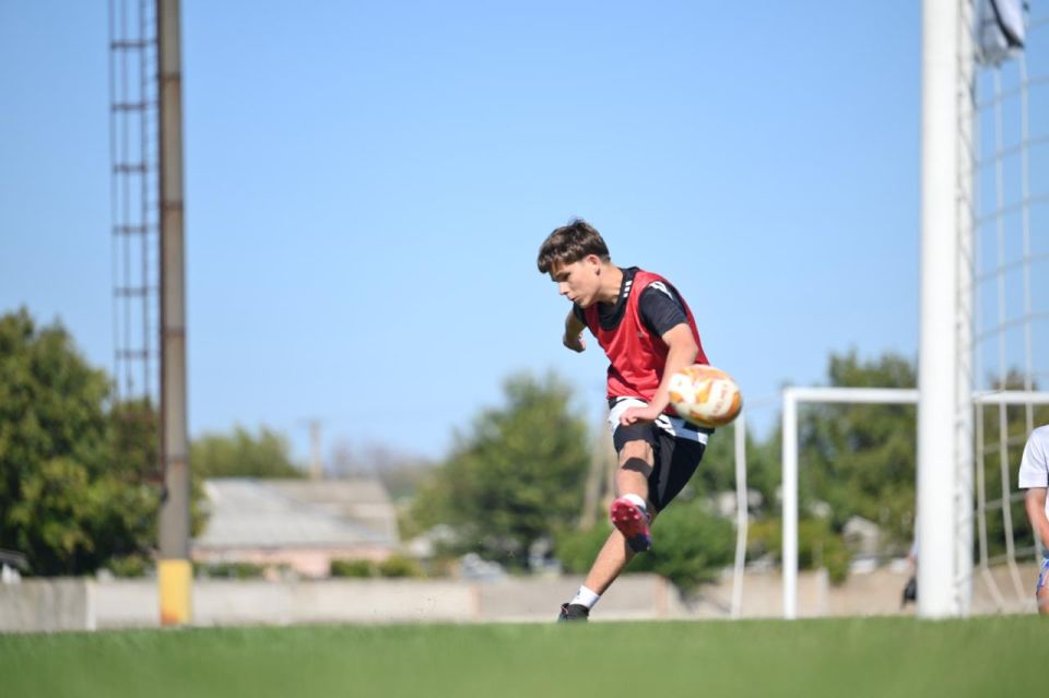 "Битва за мяч": наши юные футболисты показали класс! "Битва за мяч": наши юные футболисты показали класс!