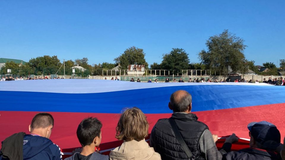 Турнир "Уличная лига" был приурочен ко Дню воссоединения ЛДНР, Запорожской и Херсонской областей с Россией, который будет праздноваться 30 сентября Турнир "Уличная лига" был приурочен ко Дню воссоединения ЛДНР, Запорожской и Херсонской областей с Россией, который будет праздноваться 30 сентября