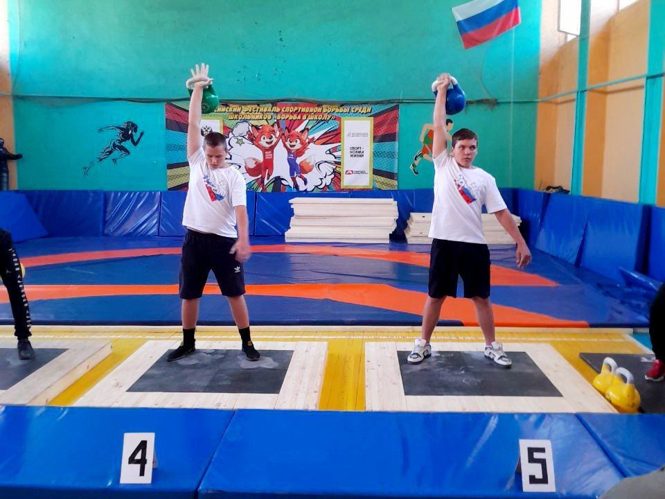 В Новотроицком прошел открытый турнир по гиревому спорту В Новотроицком прошел открытый турнир по гиревому спорту