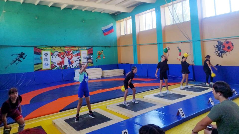 В Новотроицком прошел открытый турнир по гиревому спорту В Новотроицком прошел открытый турнир по гиревому спорту