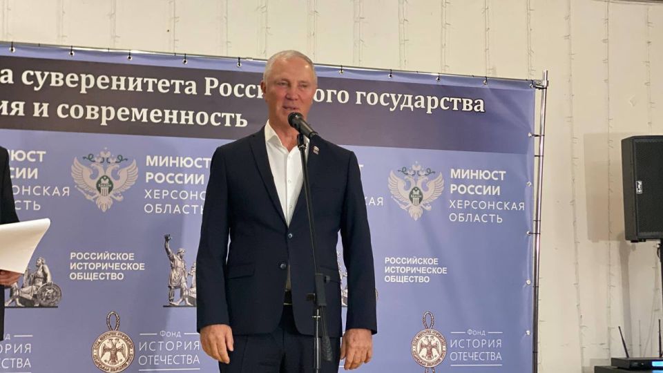 Выставку «Защита суверенитета Российского государства. История и современность» открыли Управление Минюста и «Единая Россия» в Херсонской области ко Дню воссоединения Выставку «Защита суверенитета Российского государства. История и современность» открыли Управление Минюста и «Единая Россия» в Херсонской области ко Дню воссоединения