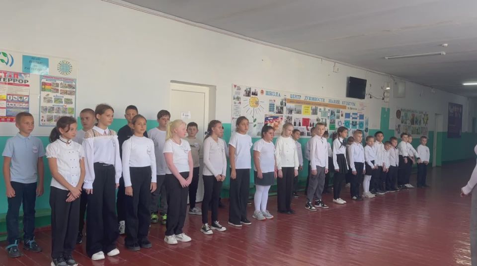 В ГБОУ ХО "Чернянской школе Каховского района" состоялось торжественное посвящение детей 1-4 классов в "Орлята России"