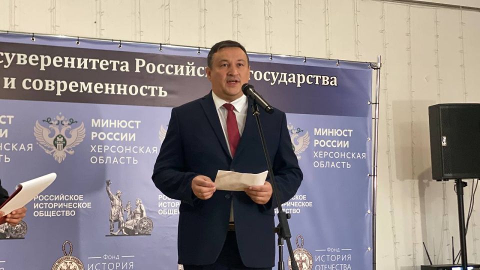 Выставку «Защита суверенитета Российского государства. История и современность» открыли Управление Минюста и «Единая Россия» в Херсонской области ко Дню воссоединения Выставку «Защита суверенитета Российского государства. История и современность» открыли Управление Минюста и «Единая Россия» в Херсонской области ко Дню воссоединения