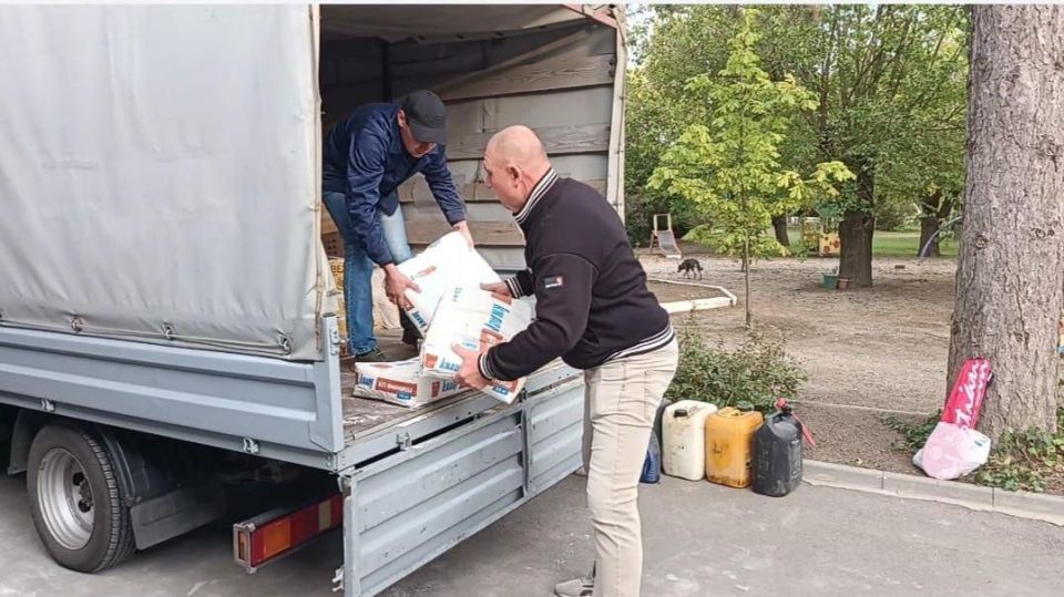 Молодежка Каневского района Кубани доставила в Рыковский детский сад "Росинка" гуманитарную помощь Молодежка Каневского района Кубани доставила в Рыковский детский сад "Росинка" гуманитарную помощь