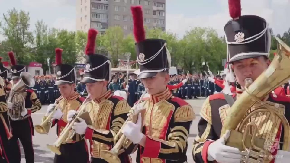 Мы ищем кандидатов!. Наши вузы МЧС России ждут тебя! Лучших социальных гарантий НЕ найти