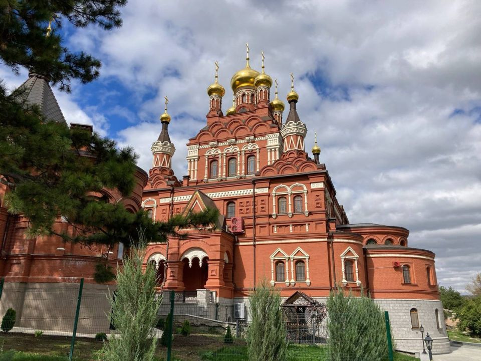 Семьи защитников Херсонщины прикоснулись к святыням Крыма Семьи защитников Херсонщины прикоснулись к святыням Крыма