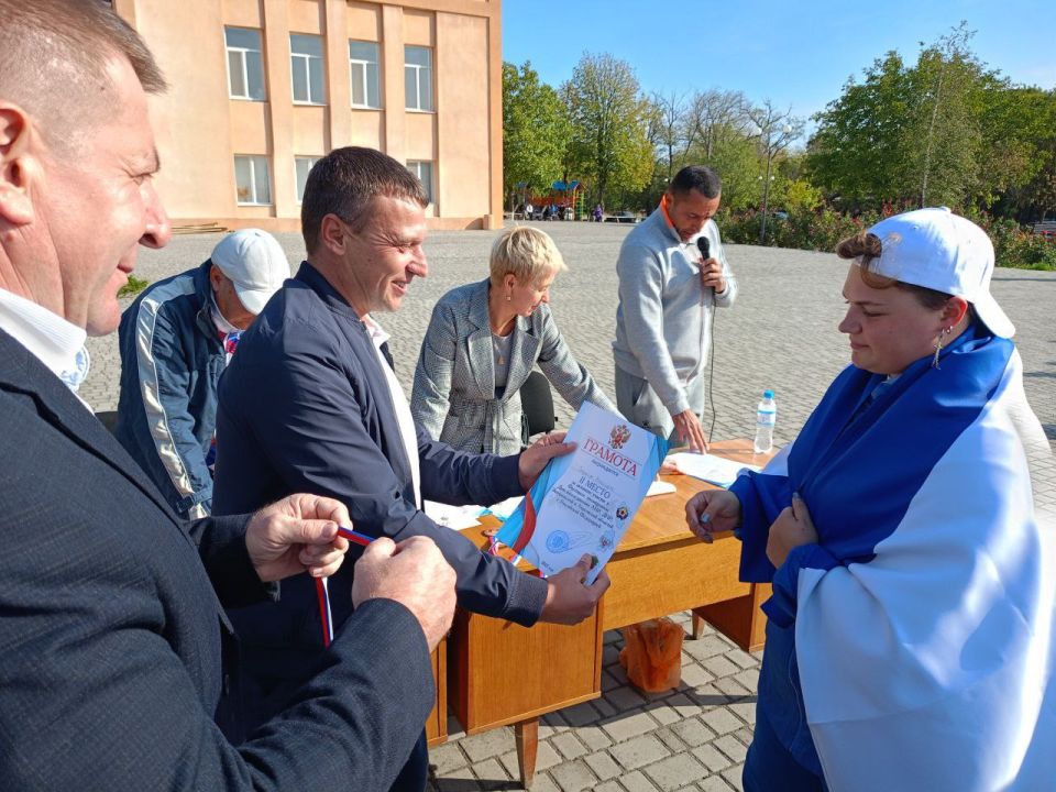В Нижних Серогозах состоялся праздничный легкоатлетический забег, посвящённый Дню Воссоединения ДНР, ЛНР, Запорожской и Херсонской областей с Российской Федерацией В Нижних Серогозах состоялся праздничный легкоатлетический забег, посвящённый Дню Воссоединения ДНР, ЛНР, Запорожской и Херсонской областей с Российской Федерацией