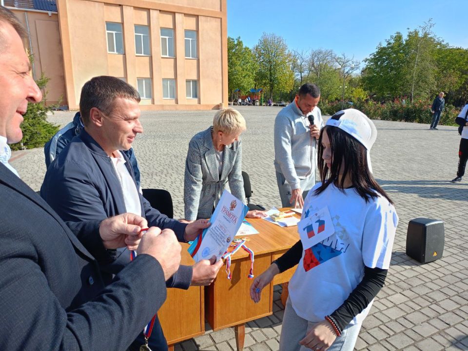 В Нижних Серогозах состоялся праздничный легкоатлетический забег, посвящённый Дню Воссоединения ДНР, ЛНР, Запорожской и Херсонской областей с Российской Федерацией В Нижних Серогозах состоялся праздничный легкоатлетический забег, посвящённый Дню Воссоединения ДНР, ЛНР, Запорожской и Херсонской областей с Российской Федерацией