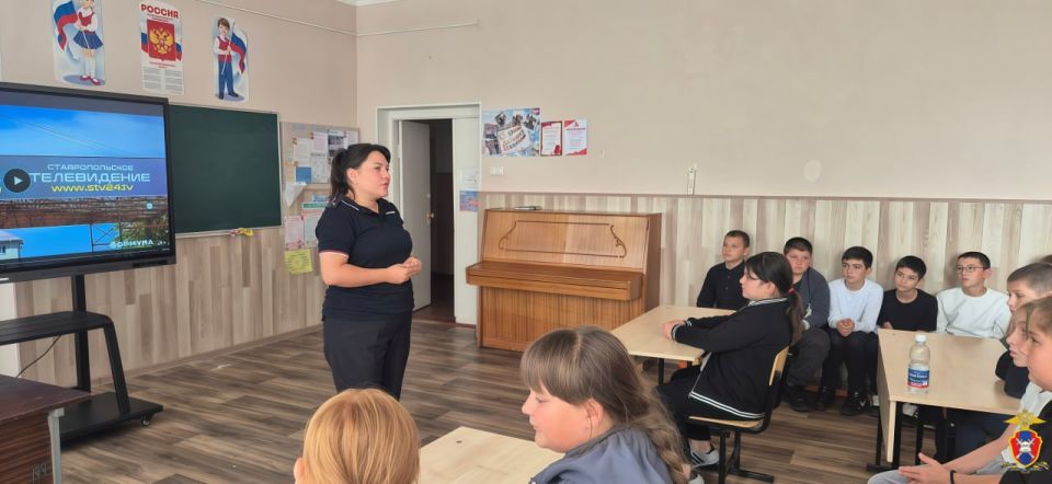 В Херсонской области сотрудники Госавтоинспекции провели занятие для школьников в Геническом муниципальном округе