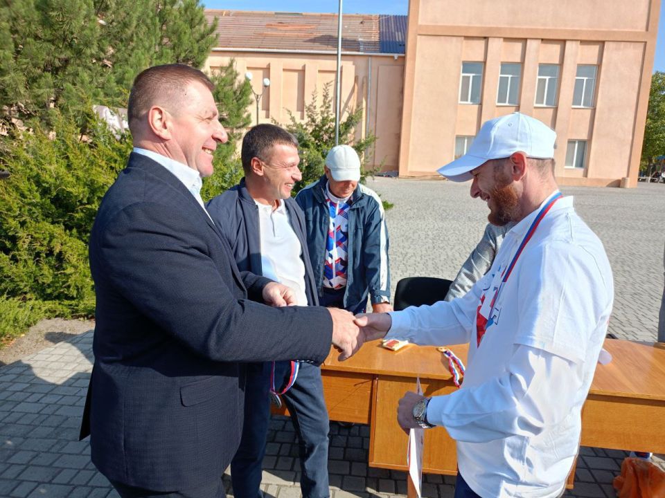 В Нижних Серогозах состоялся праздничный легкоатлетический забег, посвящённый Дню Воссоединения ДНР, ЛНР, Запорожской и Херсонской областей с Российской Федерацией В Нижних Серогозах состоялся праздничный легкоатлетический забег, посвящённый Дню Воссоединения ДНР, ЛНР, Запорожской и Херсонской областей с Российской Федерацией