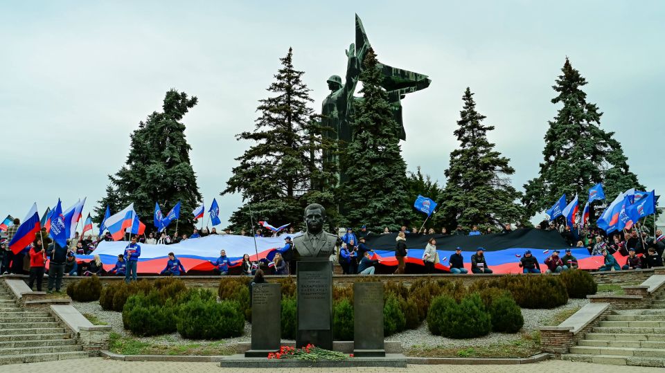 Военные следователи приняли участие в торжественном мероприятии, посвященном Дню воссоединения ДНР, ЛНР, Запорожской и Херсонской областей с Российской Федерацией Военные следователи приняли участие в торжественном мероприятии, посвященном Дню воссоединения ДНР, ЛНР, Запорожской и Херсонской областей с Российской Федерацией