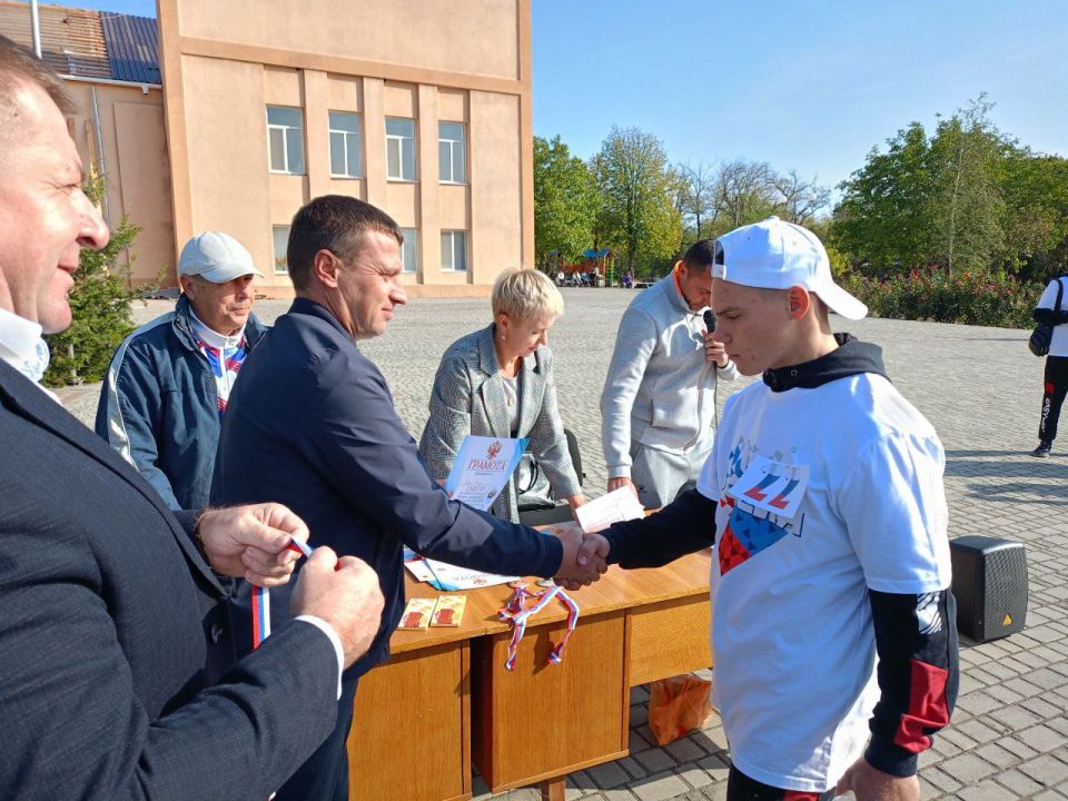 В Нижних Серогозах состоялся праздничный легкоатлетический забег, посвящённый Дню Воссоединения ДНР, ЛНР, Запорожской и Херсонской областей с Российской Федерацией В Нижних Серогозах состоялся праздничный легкоатлетический забег, посвящённый Дню Воссоединения ДНР, ЛНР, Запорожской и Херсонской областей с Российской Федерацией