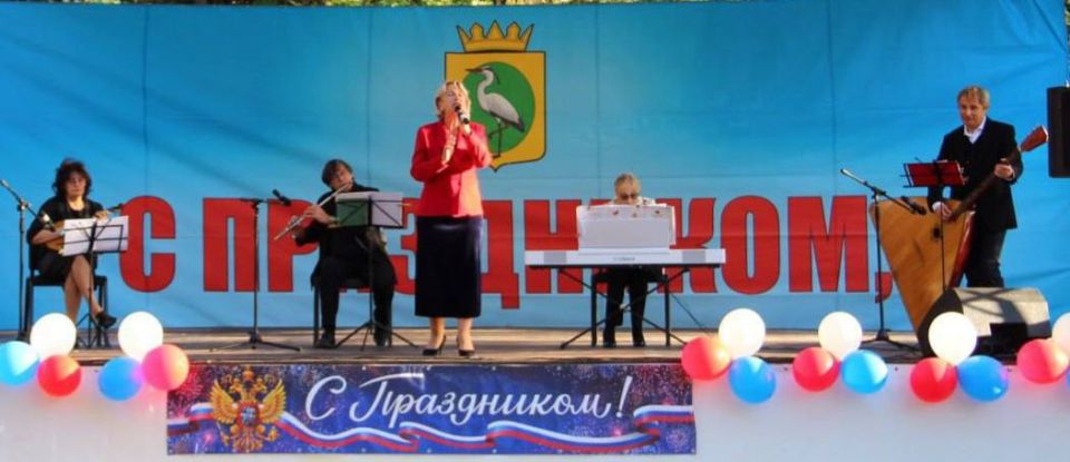 В центральном парке пгт. Чаплинка состоялся праздничный концерт, посвящённый Дню воссоединения новых регионов с Российской Федерацией В центральном парке пгт. Чаплинка состоялся праздничный концерт, посвящённый Дню воссоединения новых регионов с Российской Федерацией