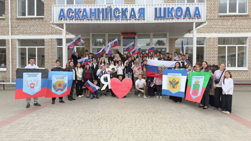 В образовательных организациях региона состоялись мероприятия ко Дню воссоединения ДНР, ЛНР, Запорожской и Херсонской областей В образовательных организациях региона состоялись мероприятия ко Дню воссоединения ДНР, ЛНР, Запорожской и Херсонской областей