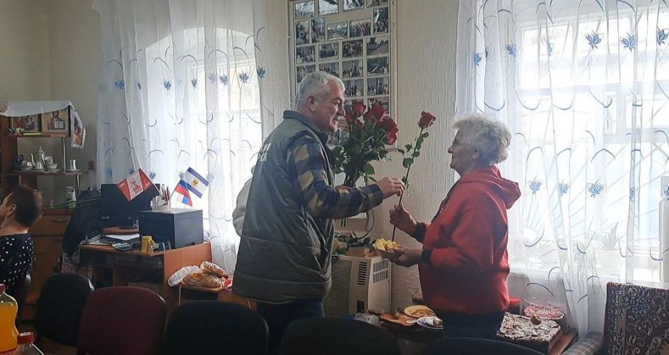 Мероприятия ко Дню пожилого человека прошли во всех округах левобережья, где это позволяет оперативная обстановка Мероприятия ко Дню пожилого человека прошли во всех округах левобережья, где это позволяет оперативная обстановка