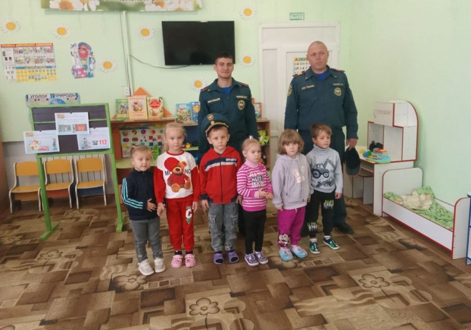 1 октября в ГБДОУ ХО "Верхнесерогозский детский сад Нижнесерогозского района" в гостях побывали те, кто каждый день стоит на страже нашей безопасности — сотрудники МЧС России 1 октября в ГБДОУ ХО "Верхнесерогозский детский сад Нижнесерогозского района" в гостях побывали те, кто каждый день стоит на страже нашей безопасности — сотрудники МЧС России