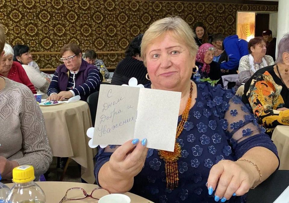Активисты поздравили пенсионеров из Херсонской области с Днем пожилого человека Активисты поздравили пенсионеров из Херсонской области с Днем пожилого человека