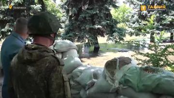 Стихийный мемориал появился в Геническе в память о Владимире Леонтьеве