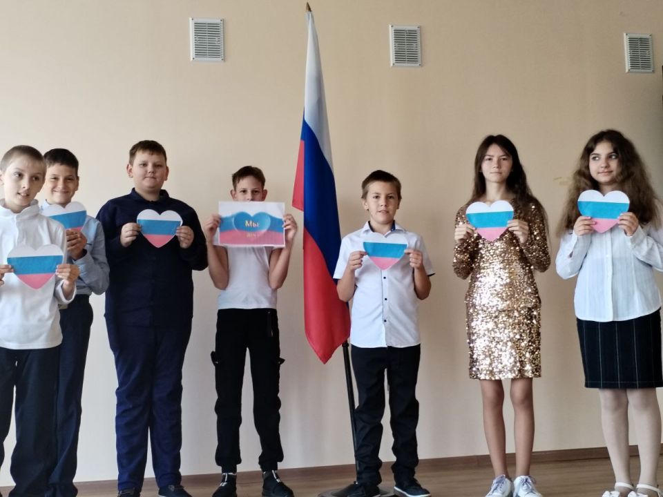 В образовательных организациях региона состоялись мероприятия ко Дню воссоединения ДНР, ЛНР, Запорожской и Херсонской областей В образовательных организациях региона состоялись мероприятия ко Дню воссоединения ДНР, ЛНР, Запорожской и Херсонской областей