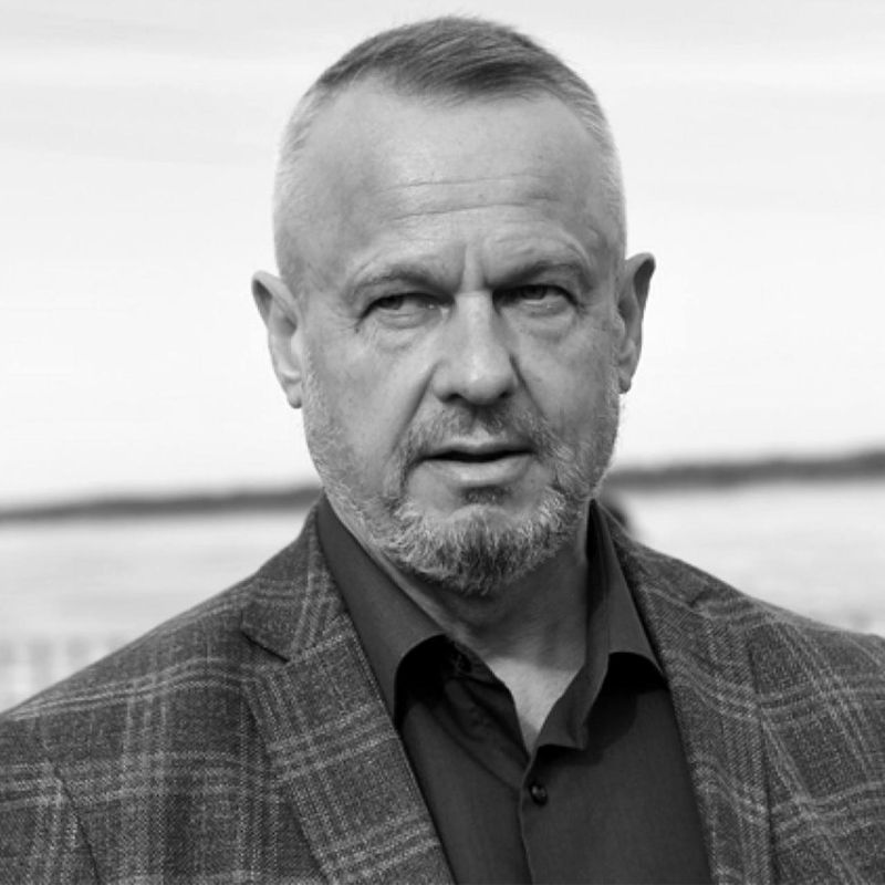 Сегодня, 1 октября 2025 года, в результате подлого удара противника погиб Председатель Совета депутатов Новой Каховки, Владимир Павлович Леонтьев