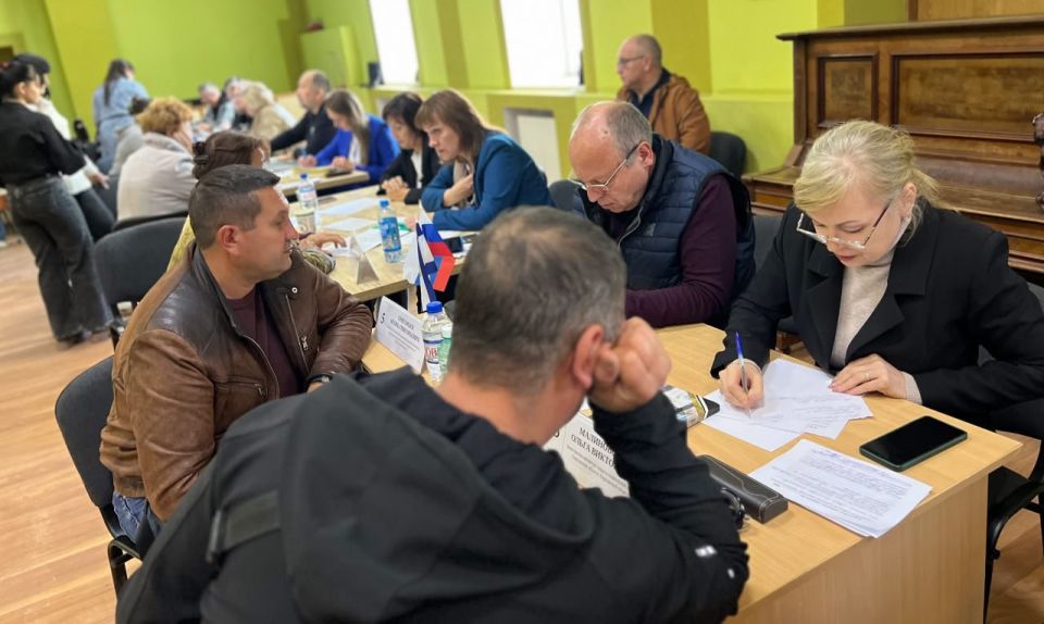 Владимир Сальдо: В Каховском МО прошла встреча мобильной приёмной с гражданами Владимир Сальдо: В Каховском МО прошла встреча мобильной приёмной с гражданами