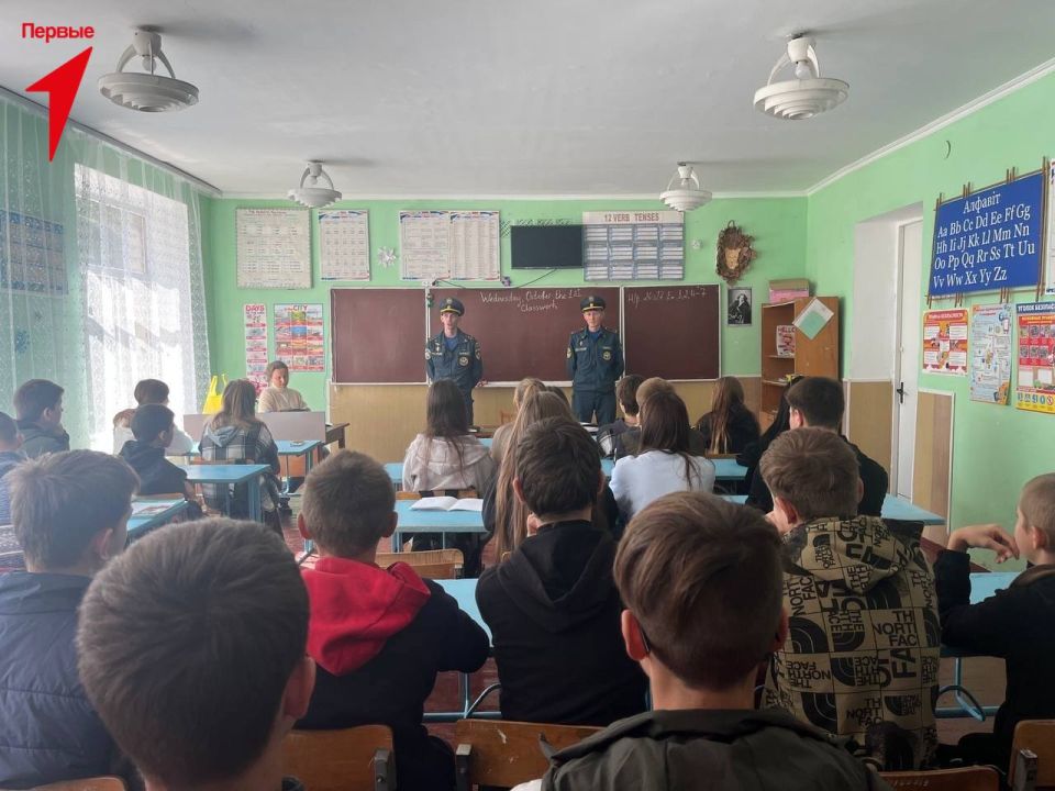 Первые Горьковской школы встретились с представителями МЧС Первые Горьковской школы встретились с представителями МЧС