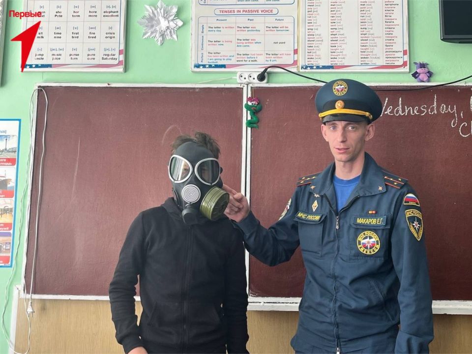 Первые Горьковской школы встретились с представителями МЧС Первые Горьковской школы встретились с представителями МЧС