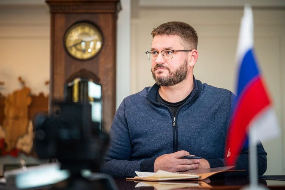 Владимир Сальдо: Обсудили ключевые вопросы развития агропромышленной сферы с Сергеем Кивой, директором ГУП «Херсонская зерновая компания» Владимир Сальдо: Обсудили ключевые вопросы развития агропромышленной сферы с Сергеем Кивой, директором ГУП «Херсонская зерновая компания»