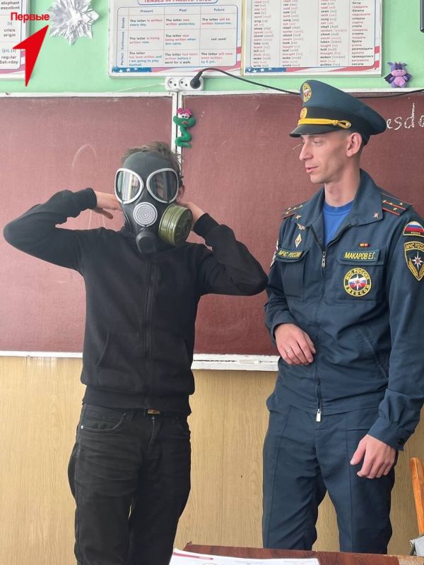 Первые Горьковской школы встретились с представителями МЧС Первые Горьковской школы встретились с представителями МЧС