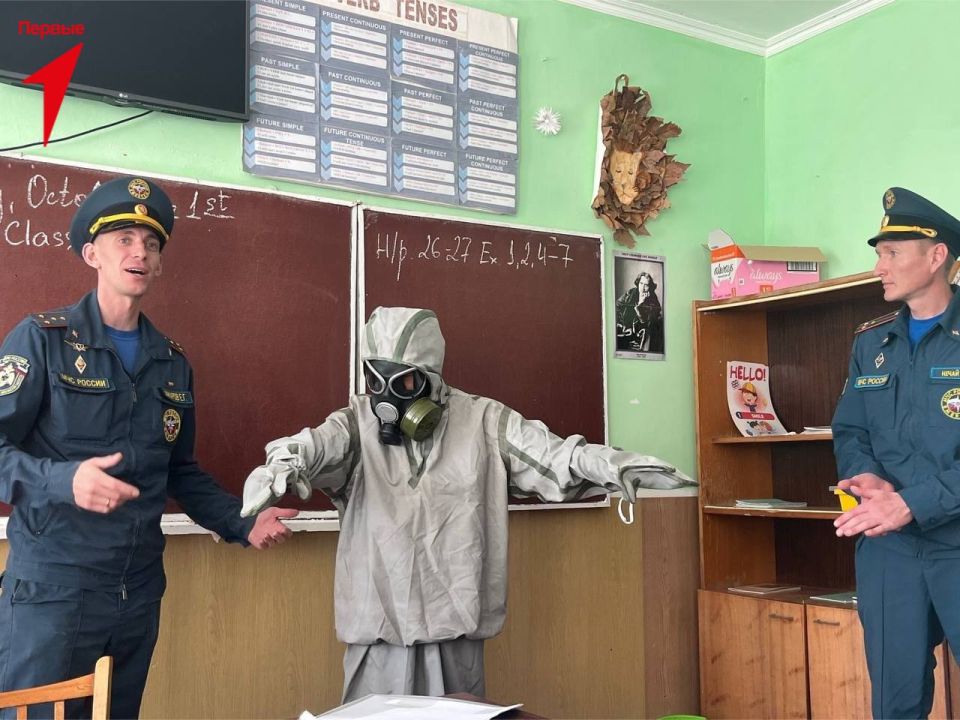 Первые Горьковской школы встретились с представителями МЧС Первые Горьковской школы встретились с представителями МЧС