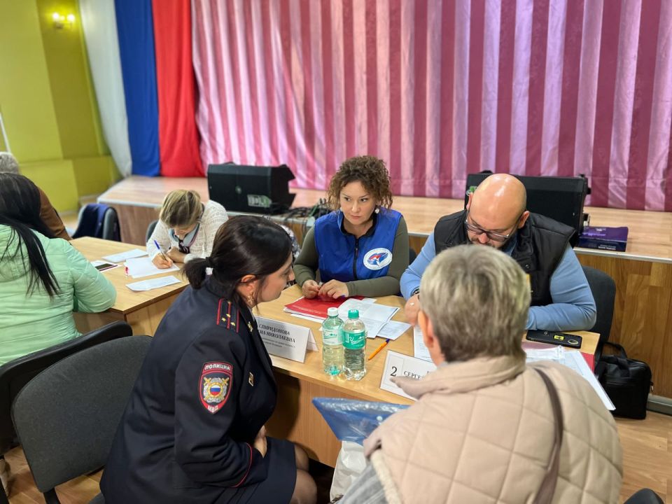 Владимир Сальдо: В Каховском МО прошла встреча мобильной приёмной с гражданами Владимир Сальдо: В Каховском МО прошла встреча мобильной приёмной с гражданами