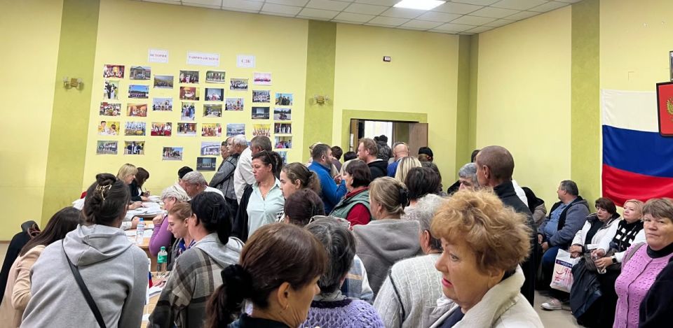 Владимир Сальдо: В Каховском МО прошла встреча мобильной приёмной с гражданами Владимир Сальдо: В Каховском МО прошла встреча мобильной приёмной с гражданами