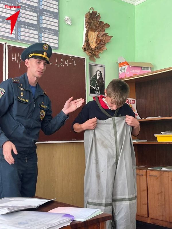 Первые Горьковской школы встретились с представителями МЧС Первые Горьковской школы встретились с представителями МЧС