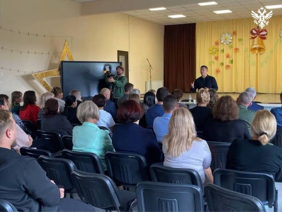 «Единая Россия» провела выездной прием для педагогов Каланчака «Единая Россия» провела выездной прием для педагогов Каланчака
