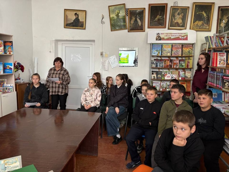 В уютных стенах школьной библиотеки Нижнесерогозской школы Нижнесерогозского муниципального округа Херсонской области прошдо мероприятие, посвященное дню рождения великого русского поэта Сергея Есенина В уютных стенах школьной библиотеки Нижнесерогозской школы Нижнесерогозского муниципального округа Херсонской области прошдо мероприятие, посвященное дню рождения великого русского поэта Сергея Есенина