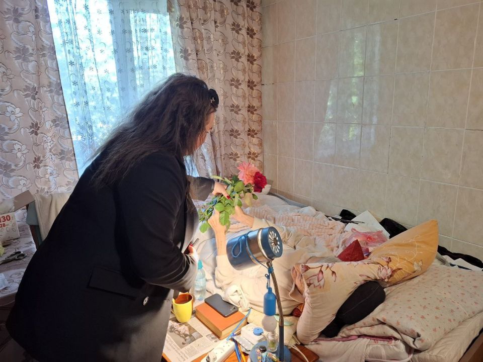 В преддверии празднования Международного Дня Учителя секретарь первичного отделения Наталья Василенко совместно с активистами Молодой Гвардии поздравила выдающуюся учительницу Нижнесерогозского района Майю Алексеевну... В преддверии празднования Международного Дня Учителя секретарь первичного отделения Наталья Василенко совместно с активистами Молодой Гвардии поздравила выдающуюся учительницу Нижнесерогозского района Майю Алексеевну...