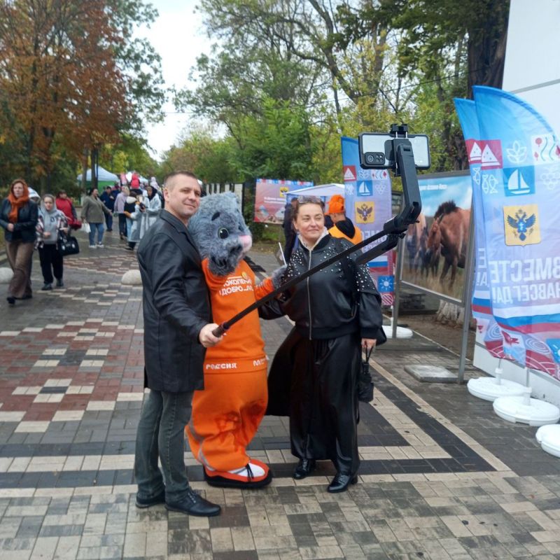 #ДоброКотик@mivmesteXO покорил всех на празднике приуроченному к Дню Воссоединения #ДоброКотик@mivmesteXO покорил всех на празднике приуроченному к Дню Воссоединения