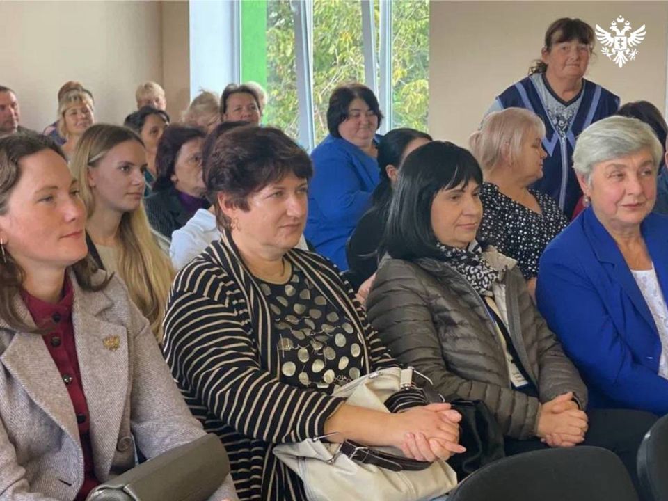 «Единая Россия» провела выездной прием для педагогов Каланчака «Единая Россия» провела выездной прием для педагогов Каланчака