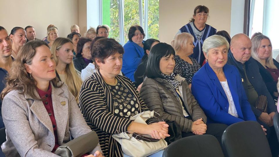Выездной прием региональной приемной «Единой России» приурочили ко Дню учителя, который отмечается уже в это воскресенье – 5 октября Выездной прием региональной приемной «Единой России» приурочили ко Дню учителя, который отмечается уже в это воскресенье – 5 октября