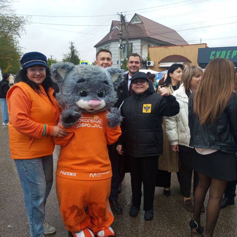 #ДоброКотик@mivmesteXO покорил всех на празднике приуроченному к Дню Воссоединения #ДоброКотик@mivmesteXO покорил всех на празднике приуроченному к Дню Воссоединения