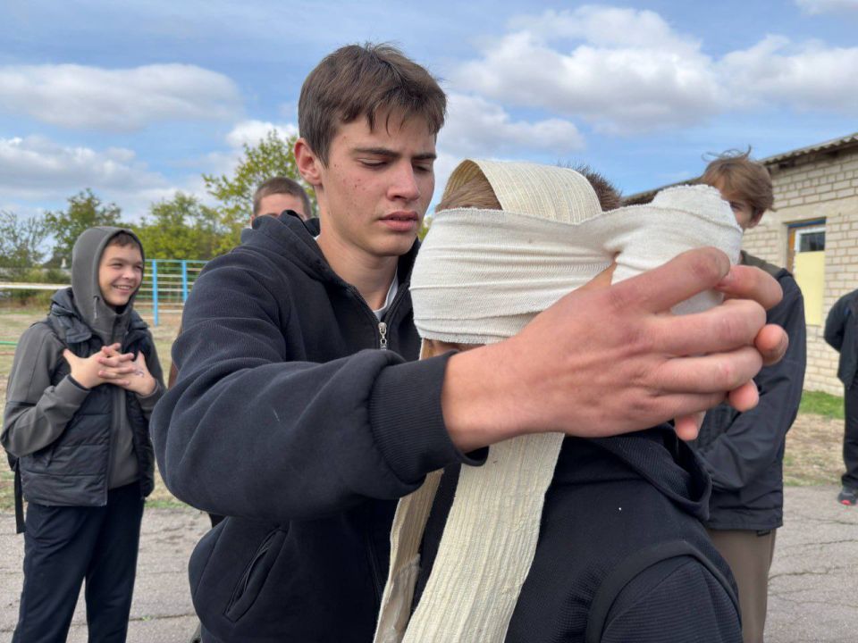 В Красноперекопской школе прошел Всероссийский открытый урок культуры безопасности, приуроченный к празднованию Дня гражданской обороны Российской Федерации В Красноперекопской школе прошел Всероссийский открытый урок культуры безопасности, приуроченный к празднованию Дня гражданской обороны Российской Федерации