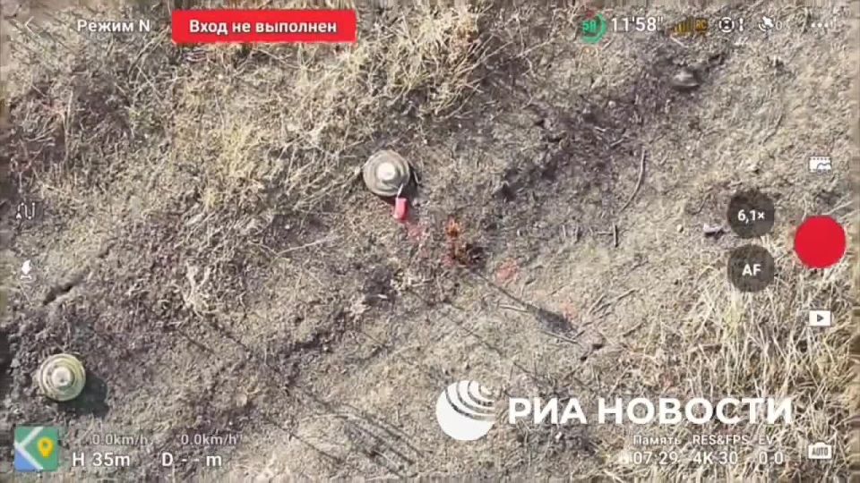Минобороны России показало кадры разминирования дороги на запорожском направлении с помощью дронов