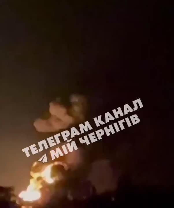 Сильный пожар в Чернигове после массированной атаки БПЛА на объекты энергетики, пишут в местных группах