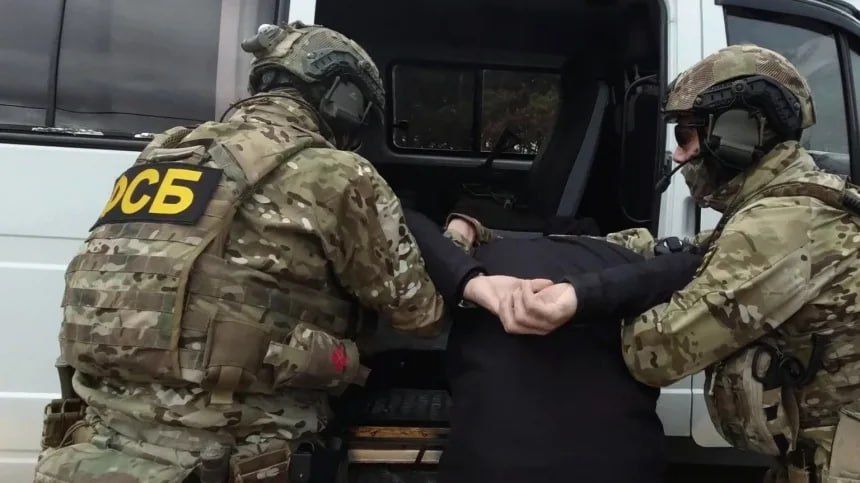В Херсонской области сотрудниками Управления ФСБ задержаны двое граждан Украины, которые прошли подготовку в незаконном вооружённом формировании для совершения террористических актов В Херсонской области сотрудниками Управления ФСБ задержаны двое граждан Украины, которые прошли подготовку в незаконном вооружённом формировании для совершения террористических актов