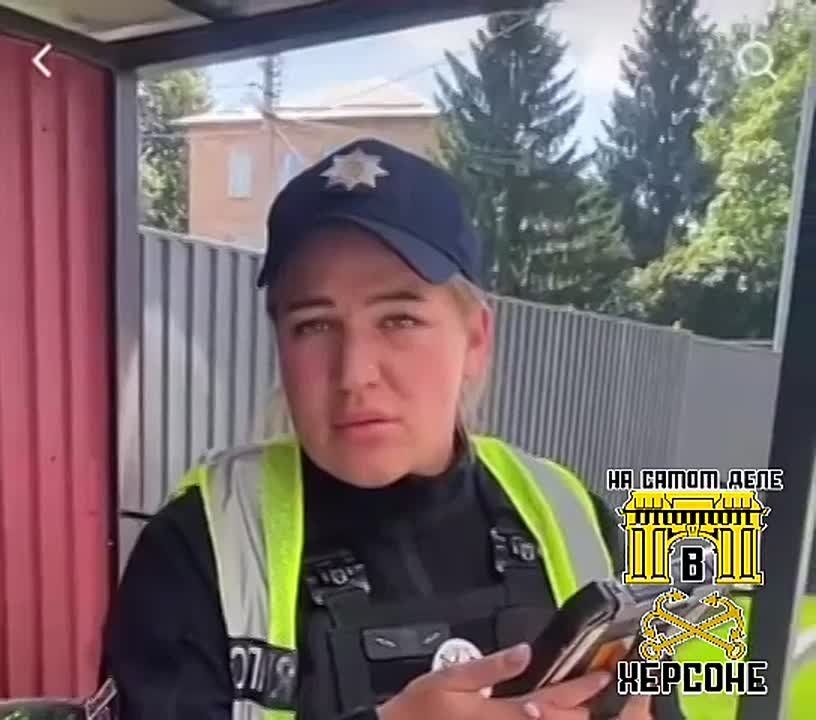 На Украине мужчина устроил разборку с патрульной во время проверки документов