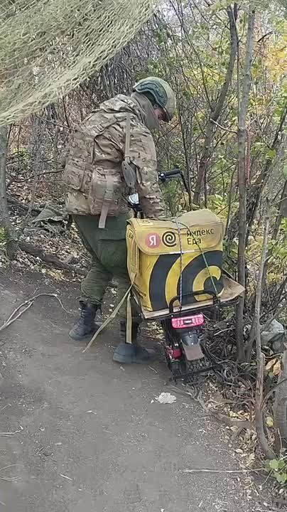 Когда устал от каши с тушенкой, не беда, к вам едет Яндекс Еда