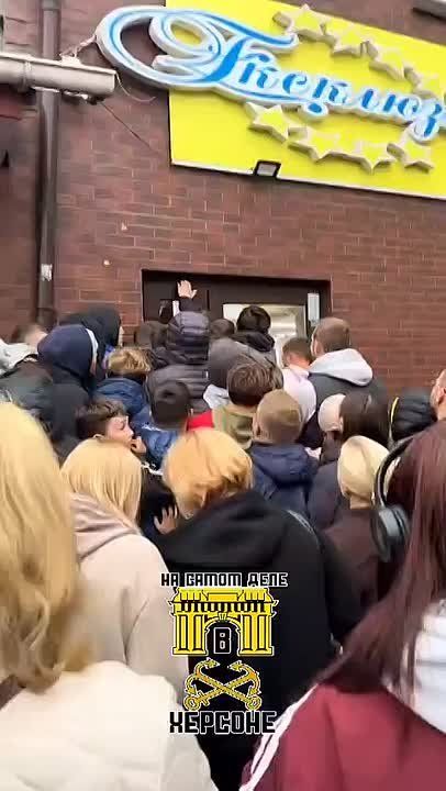 Так киевляне реагируют на открытие нового секондхенда с одеждой из Европы