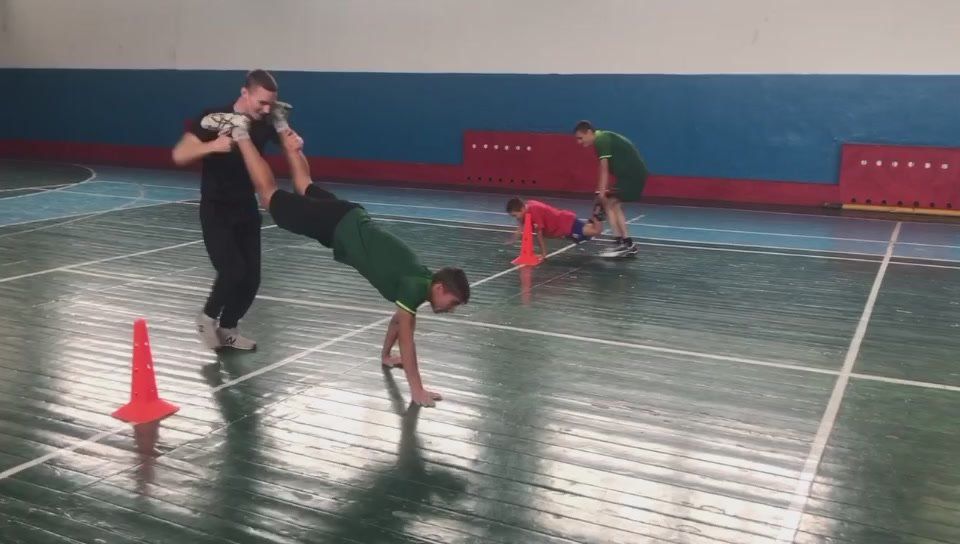 Спортивные эстафеты среди подростков в Каховке